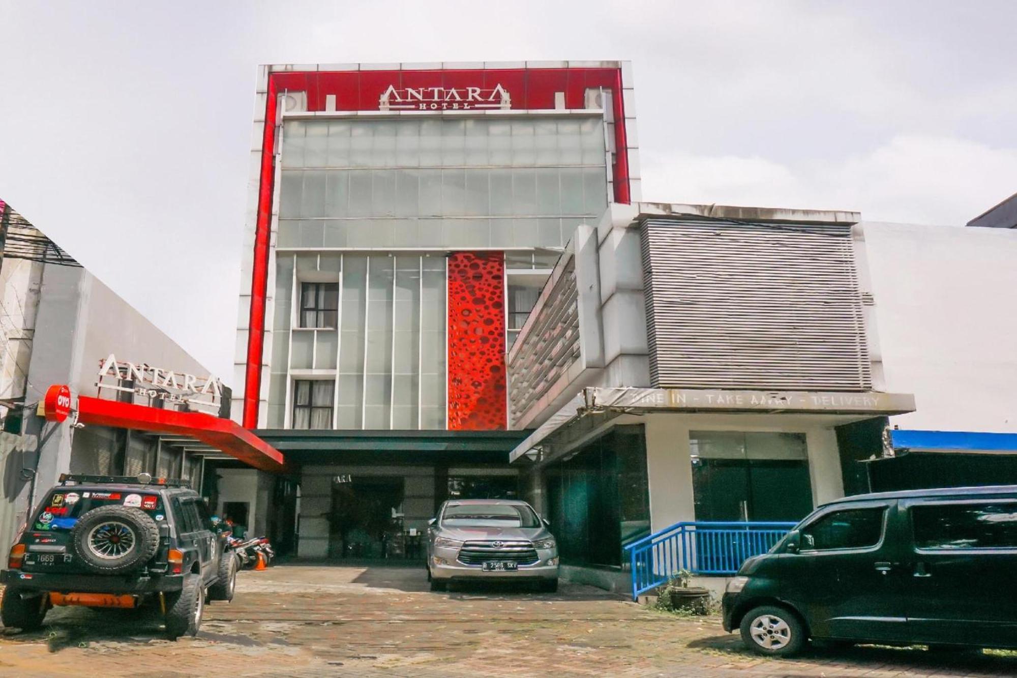 Collection O Hotel Antara Джакарта Екстериор снимка