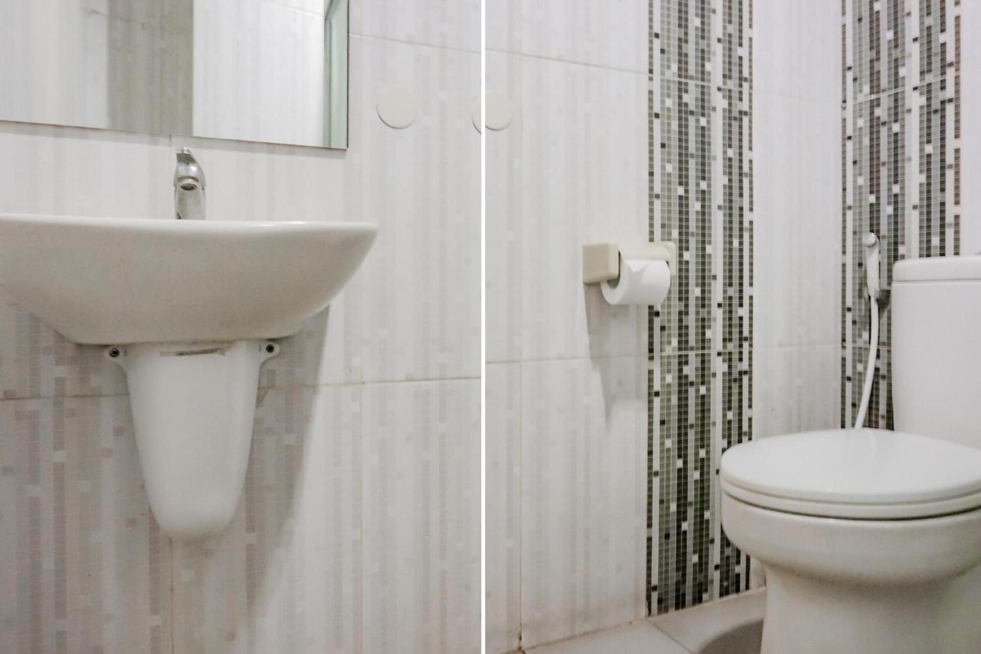 Collection O Hotel Antara Джакарта Екстериор снимка