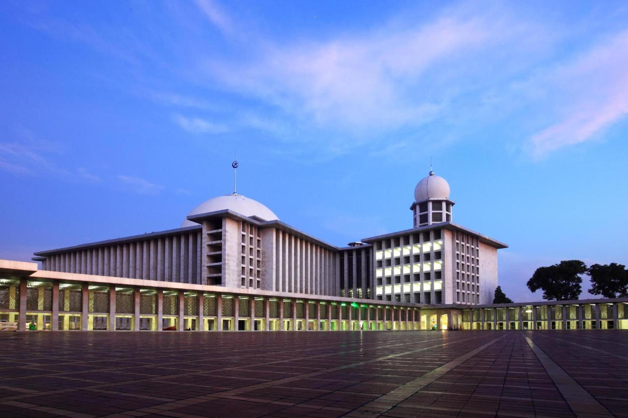 Collection O Hotel Antara Джакарта Екстериор снимка