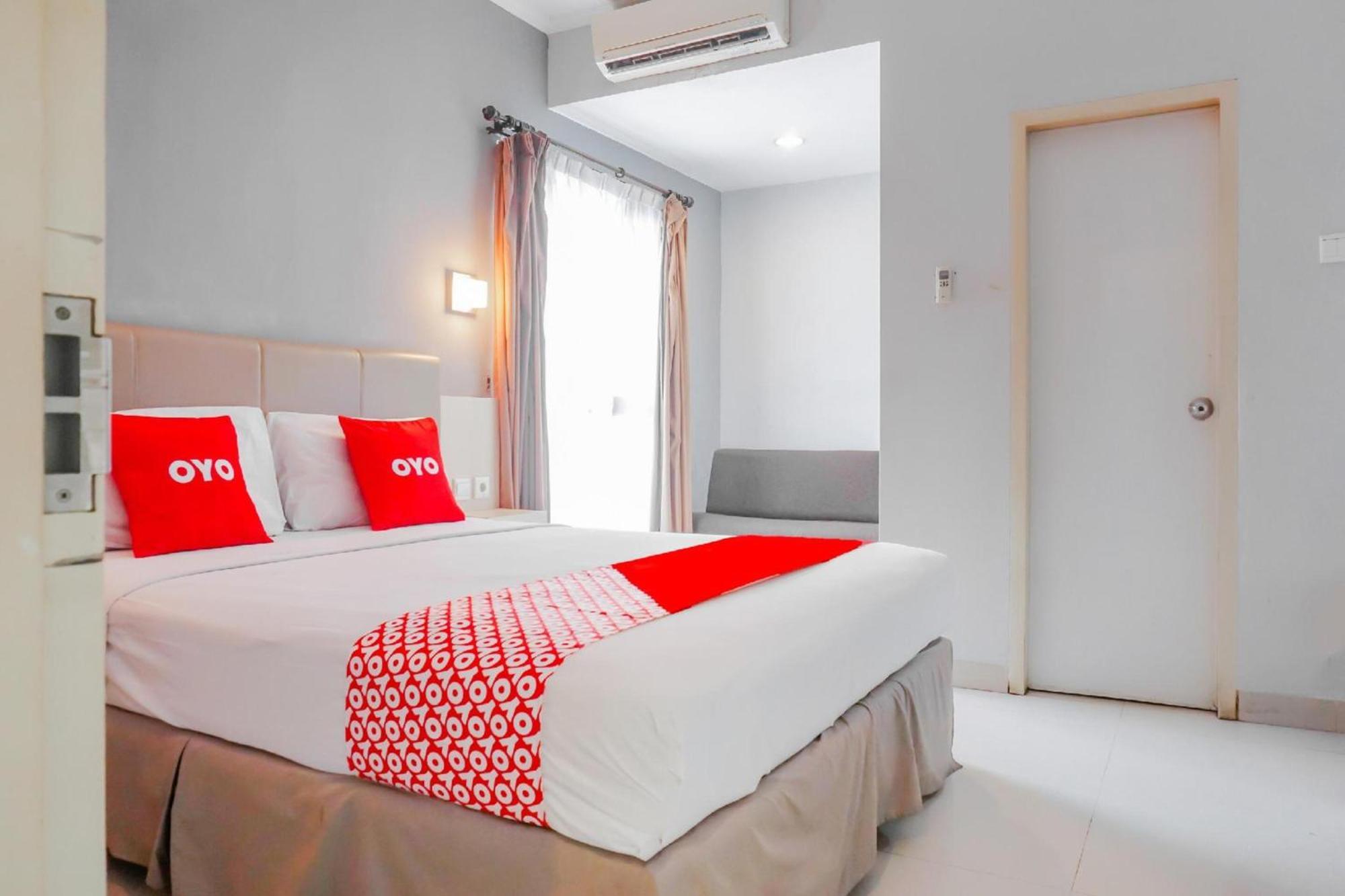 Collection O Hotel Antara Джакарта Екстериор снимка
