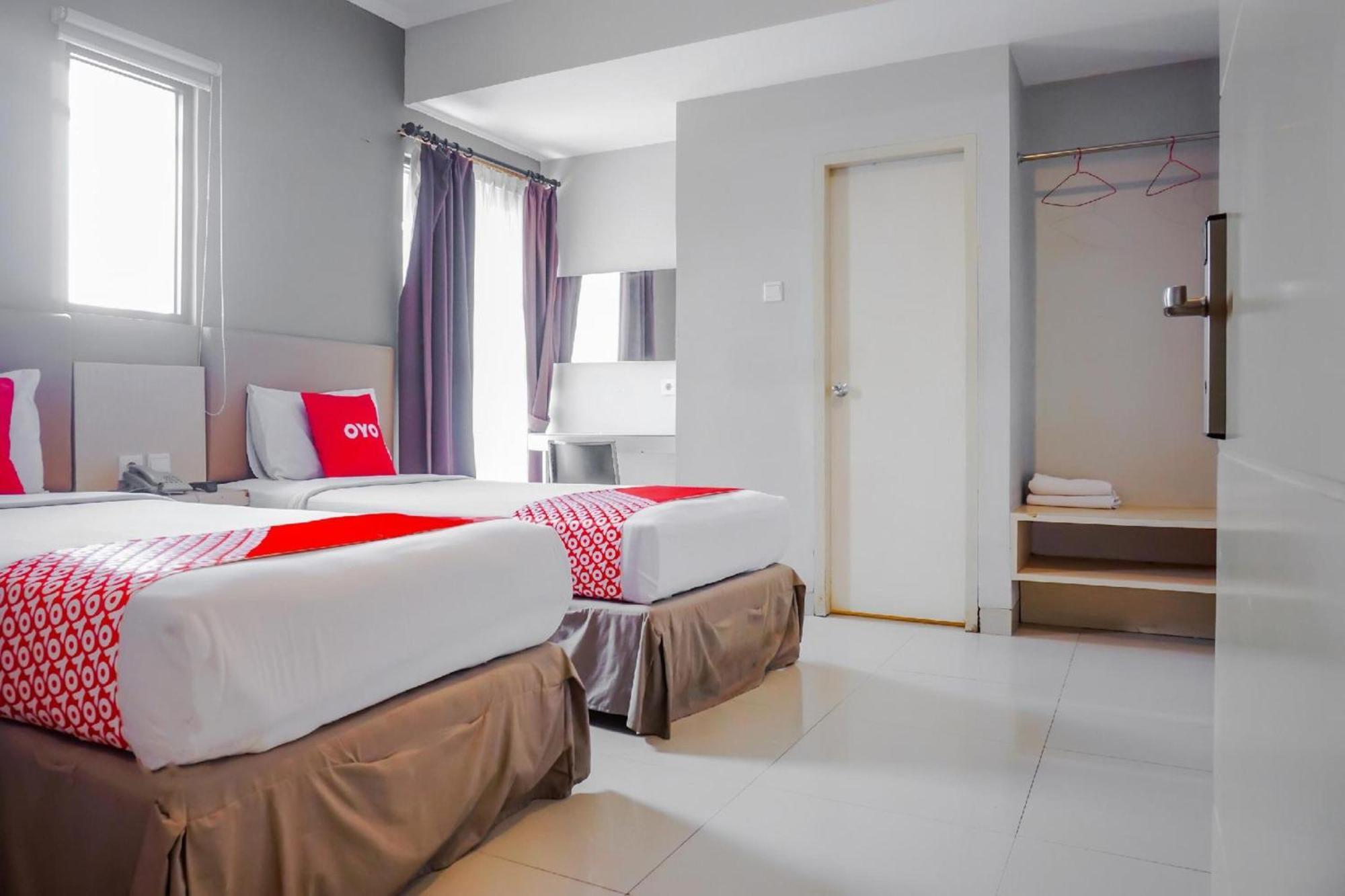 Collection O Hotel Antara Джакарта Екстериор снимка