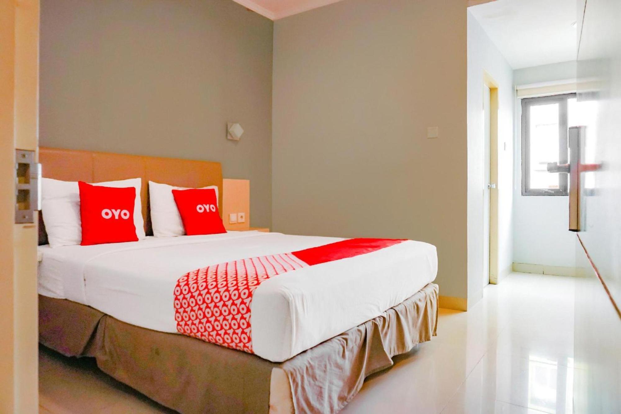 Collection O Hotel Antara Джакарта Екстериор снимка