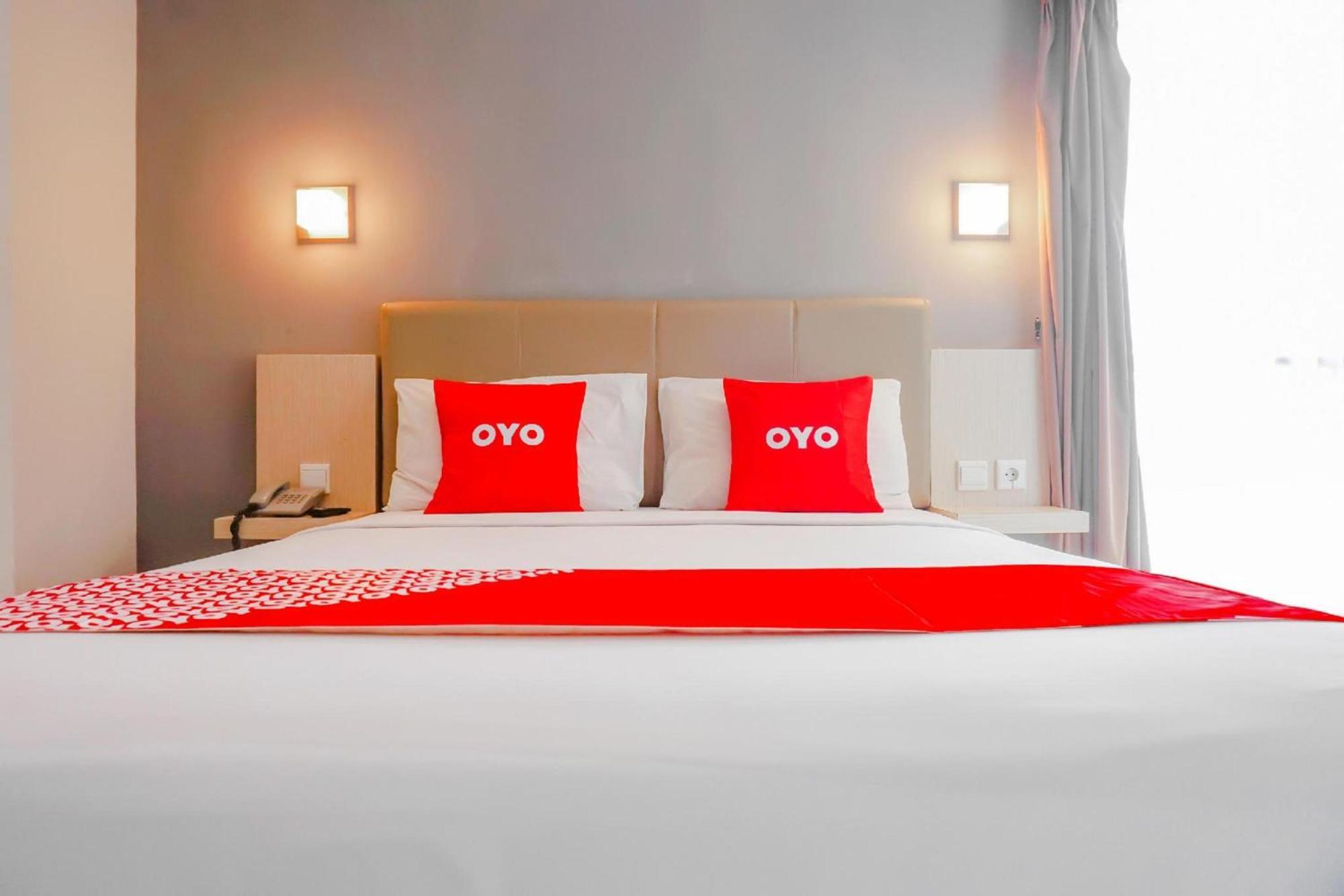 Collection O Hotel Antara Джакарта Екстериор снимка