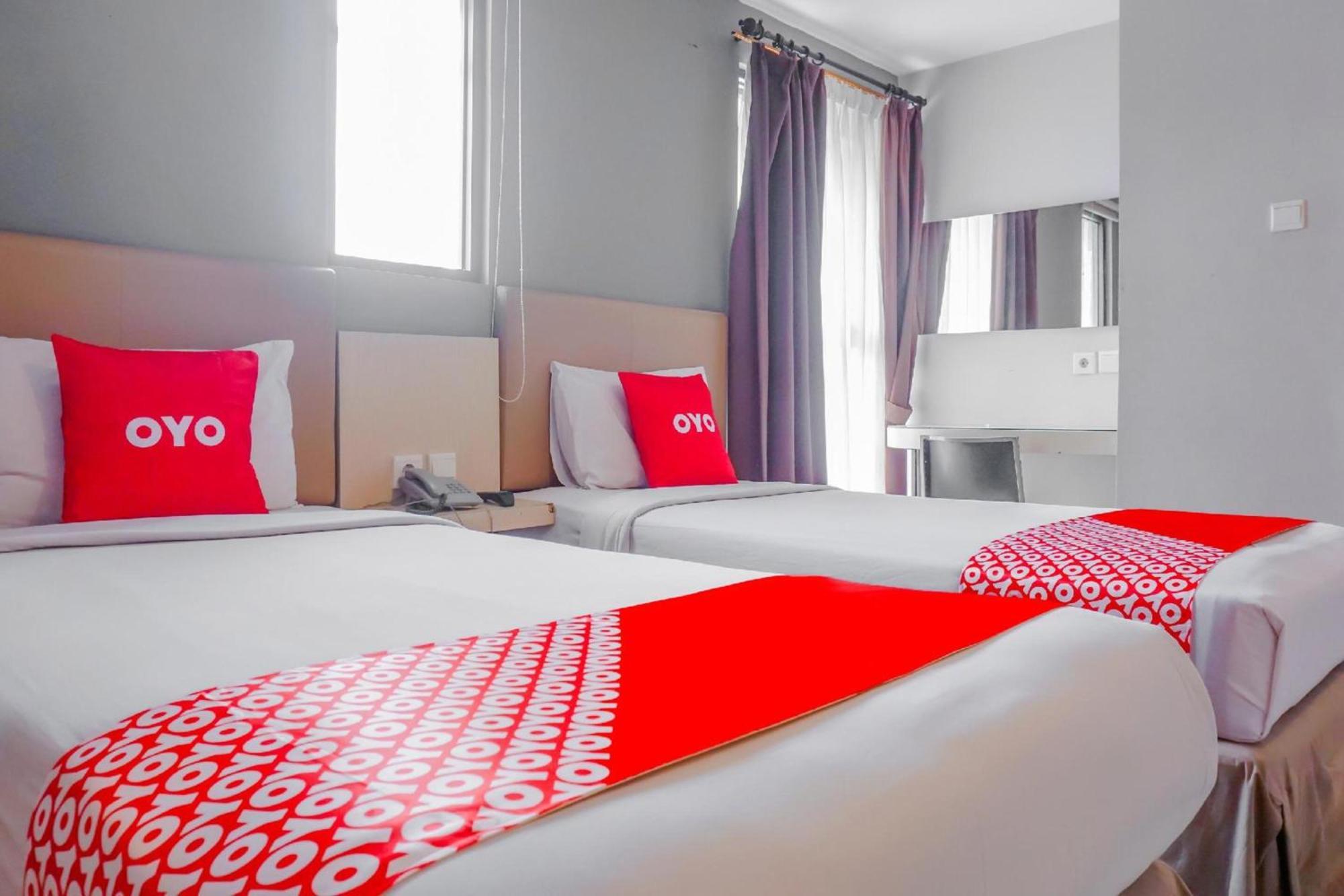 Collection O Hotel Antara Джакарта Екстериор снимка